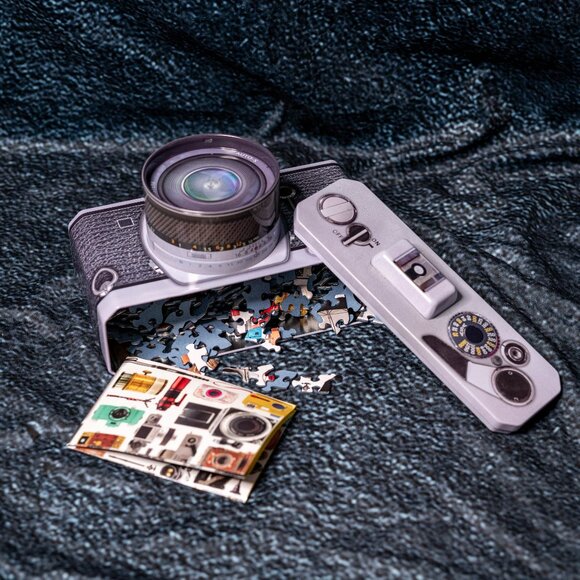 Eurographics Camera Collection 550 Piece Jigsaw Puzzle – Collectible Tin - Picture 1 of 8